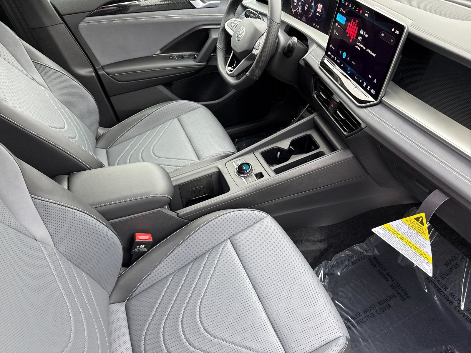 New 2026 Opal White W/Deep Black Roof Volkswagen 2.0T SE R-Line Black image 15