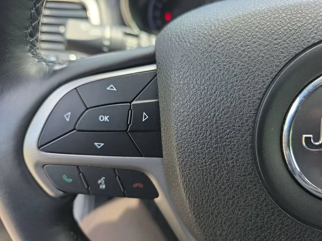 Used 2018 Silver Jeep Overland image 17