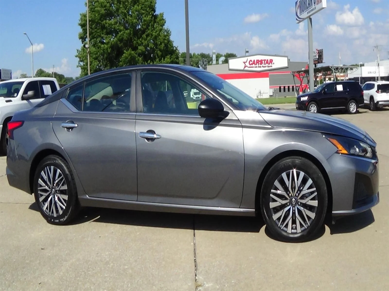 Used 2025 Gun Metallic (kad) Nissan 2.5 SV image 5