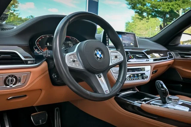 Used 2022 WHITE BMW 750i xDrive image 14
