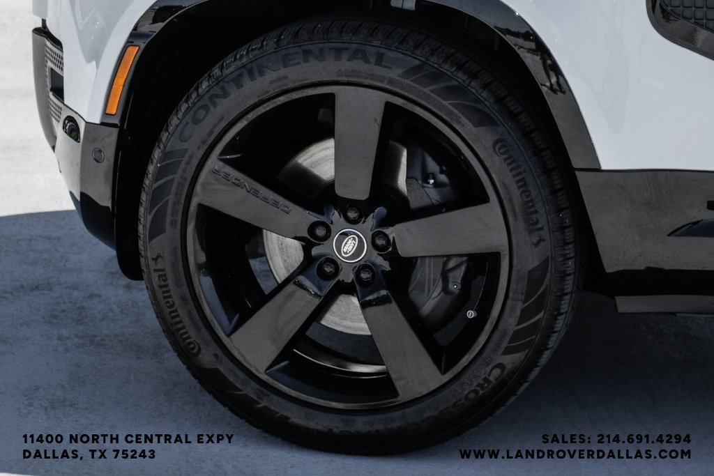 Used 2025 White Land Rover X-Dynamic SE image 61