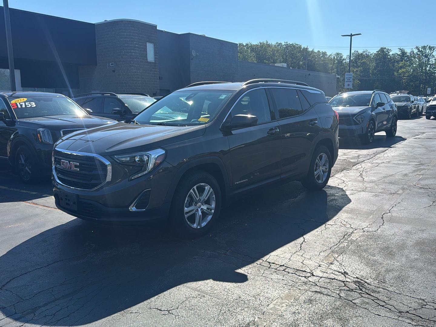 Used 2020 Smokey Quartz Metallic GMC SLE image 3