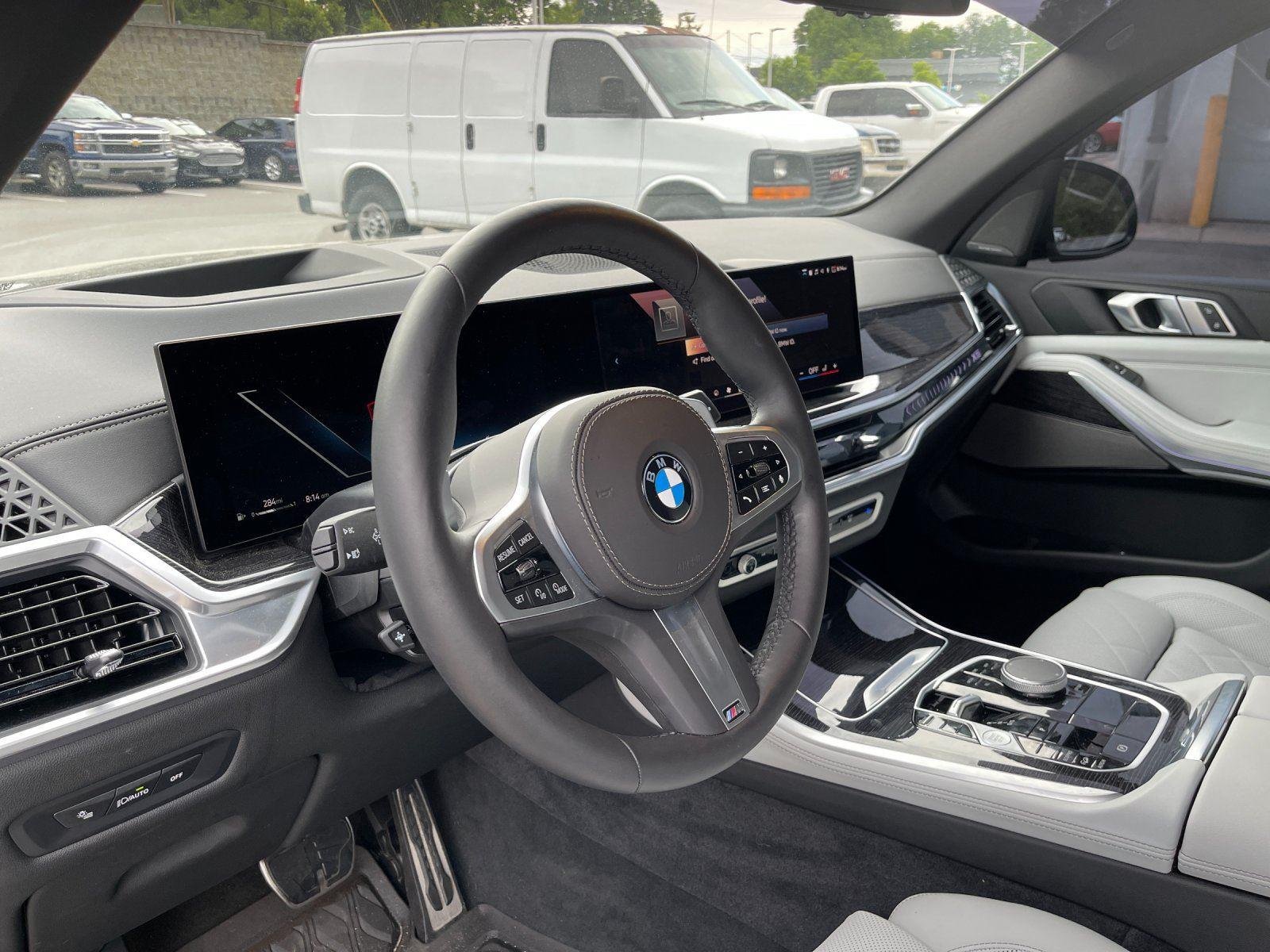 Used 2026 Dravit Grey Metallic BMW xDrive40i image 15
