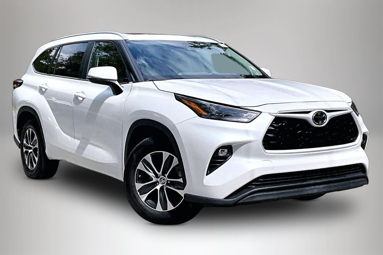 Certified Used 2025 Beige Toyota XLE image 2