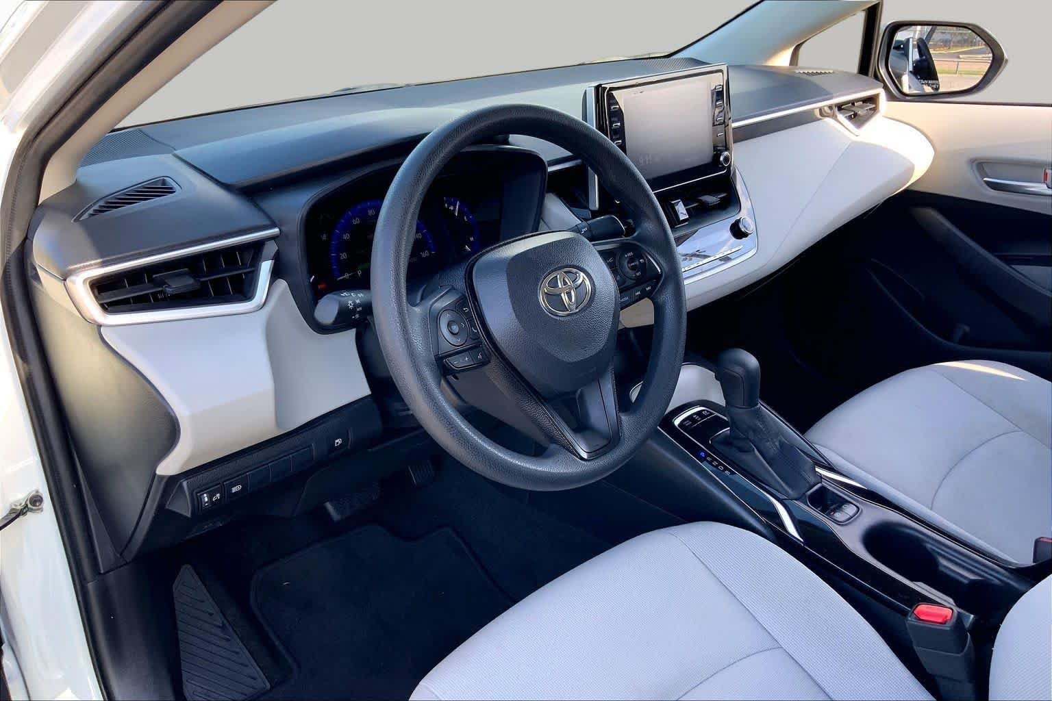 Used 2020 Super White Toyota Hybrid LE image 17