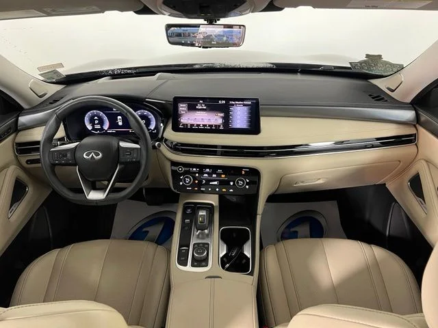 Used 2023 Red INFINITI LUXE image 35