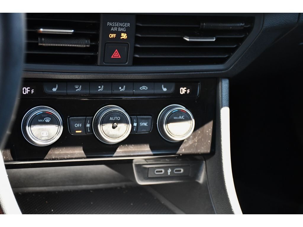 Used 2023 Opal White Pearl Volkswagen SE image 32