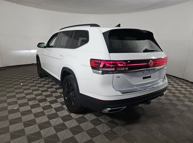 Used 2024 White Volkswagen 2.0T SE w/Technology image 4
