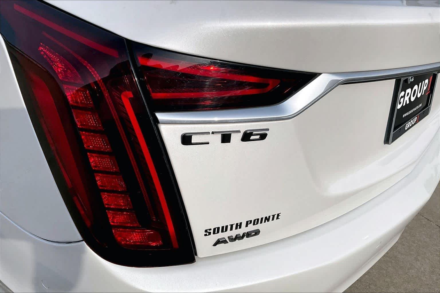 Used 2020 Crystal White Tricoat Cadillac Premium Luxury image 10