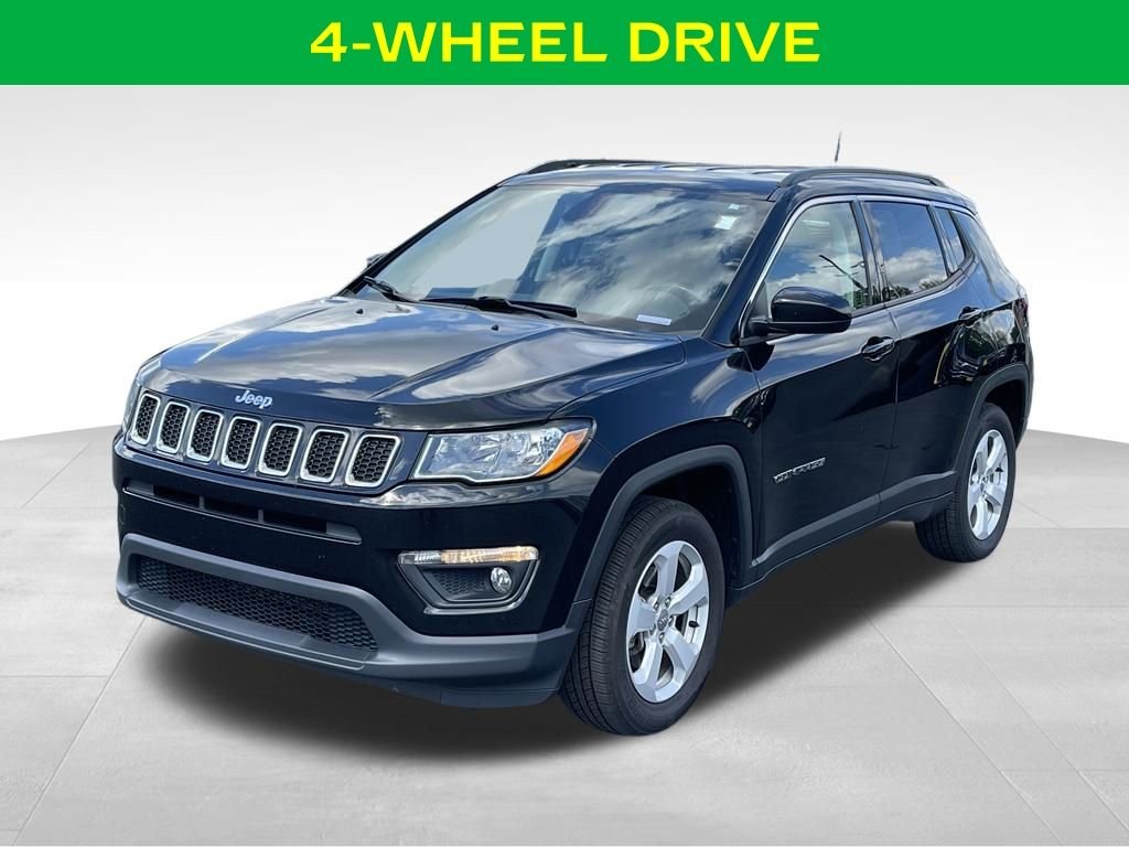 Used 2021 Diamond Black Crystal Pearlcoat Jeep Latitude image 4