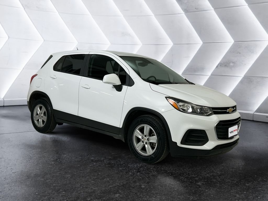 2020 Chevrolet Trax LS's photo