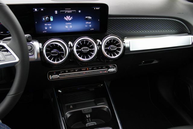 New 2026 Cirrus Silver Metallic Mercedes-Benz GLB 250 image 25
