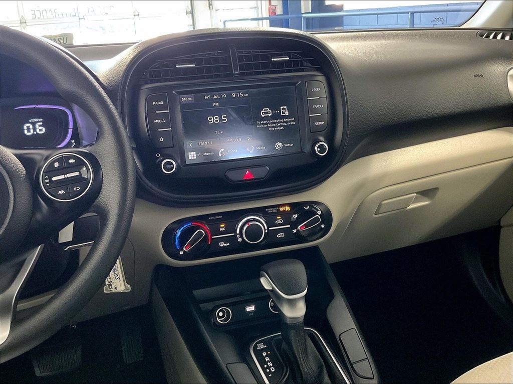 Used 2025 White Kia S image 18