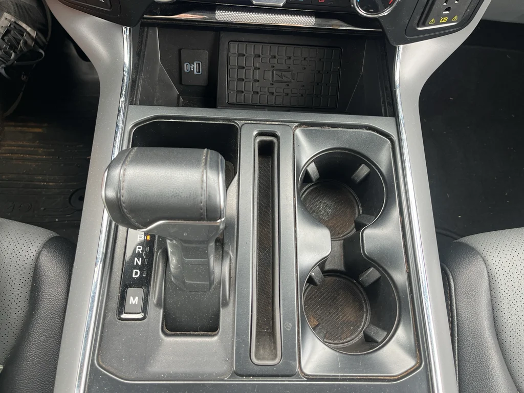 Used 2024 Antimatter Blue Metallic Ford LARIAT image 33