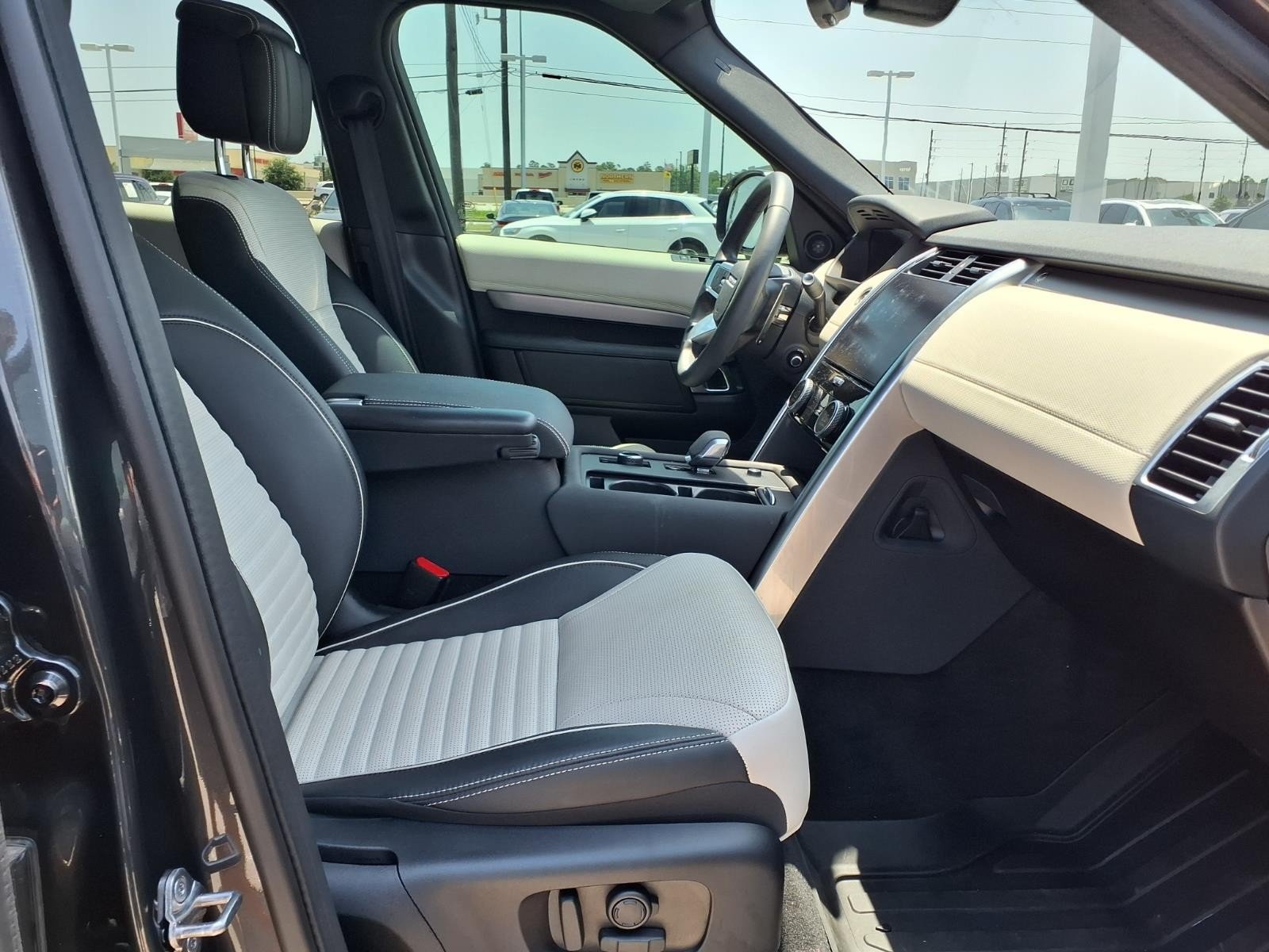 2024 Land Rover Discovery Dynamic SE  at HGreg Houston