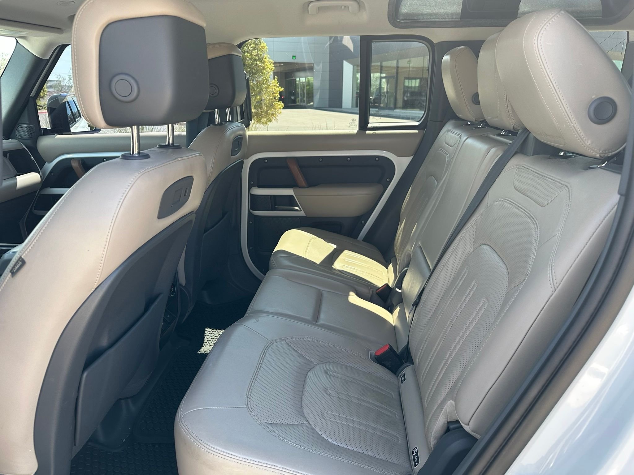 Used 2020 Fuji White Land Rover HSE image 5