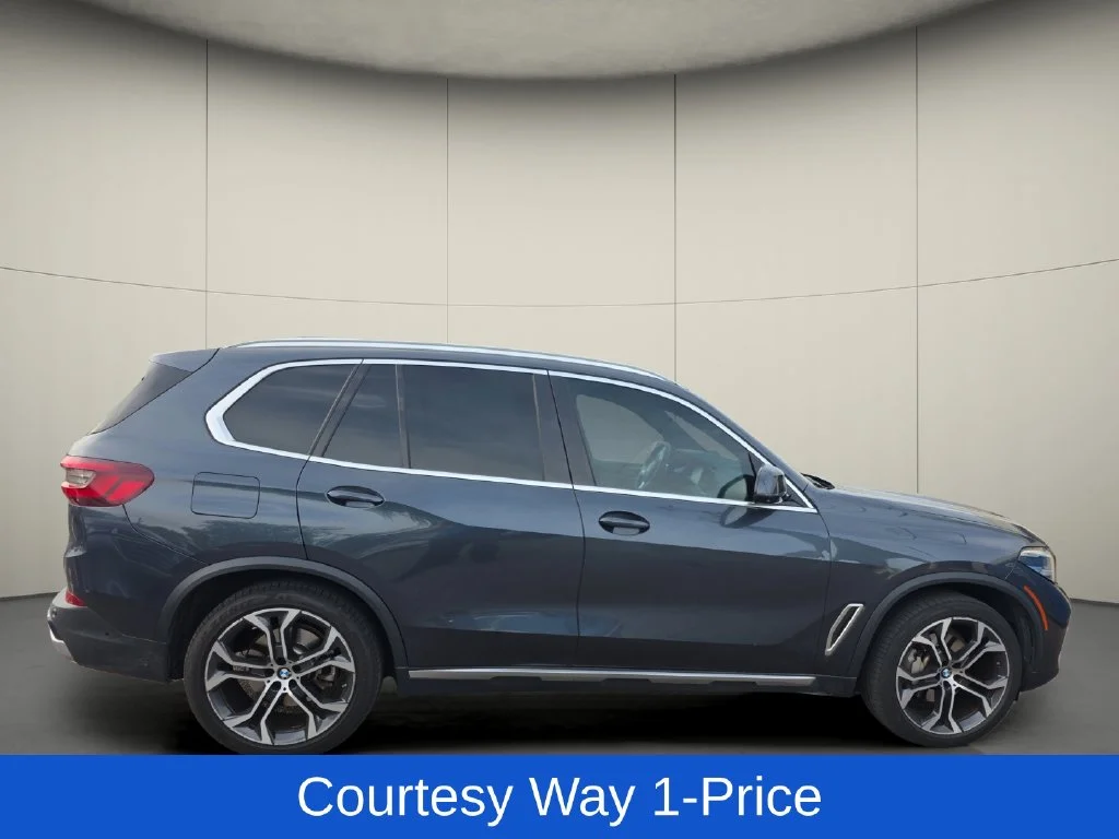 Used 2022 Gray BMW sDrive40i image 11