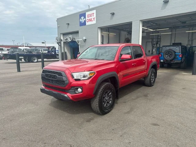 Used 2017 Red Toyota SR5 image 4