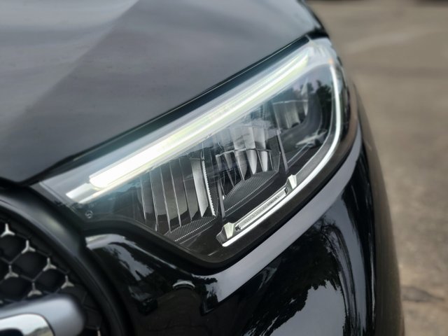 New 2026 Black Mercedes-Benz GLC 300 image 9