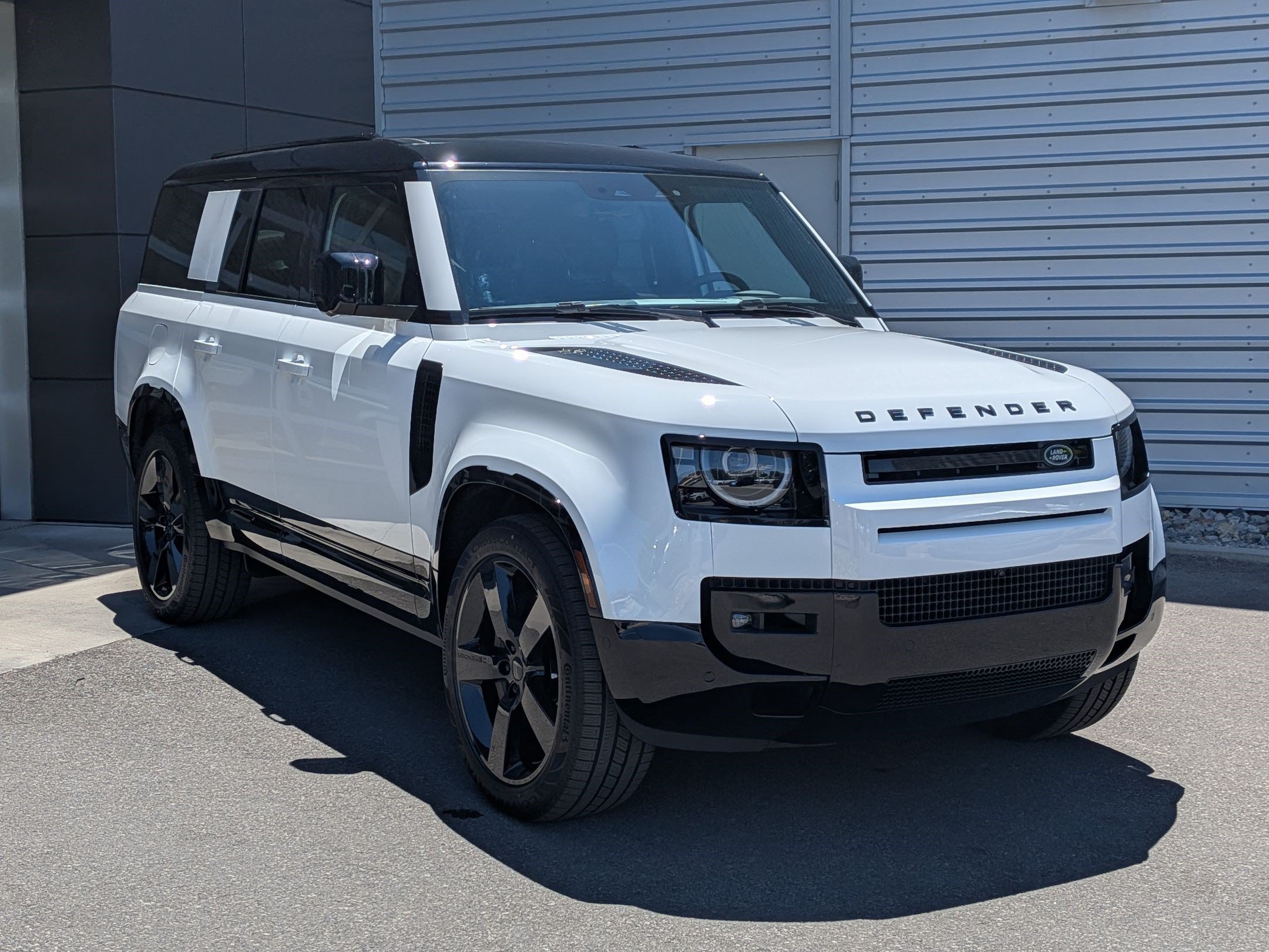 New 2026 Fuji White Land Rover P400 X-Dynamic SE image 3