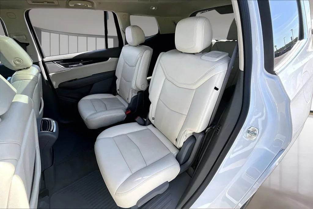 Certified Used 2023 Crystal White Tricoat Cadillac Premium Luxury image 28