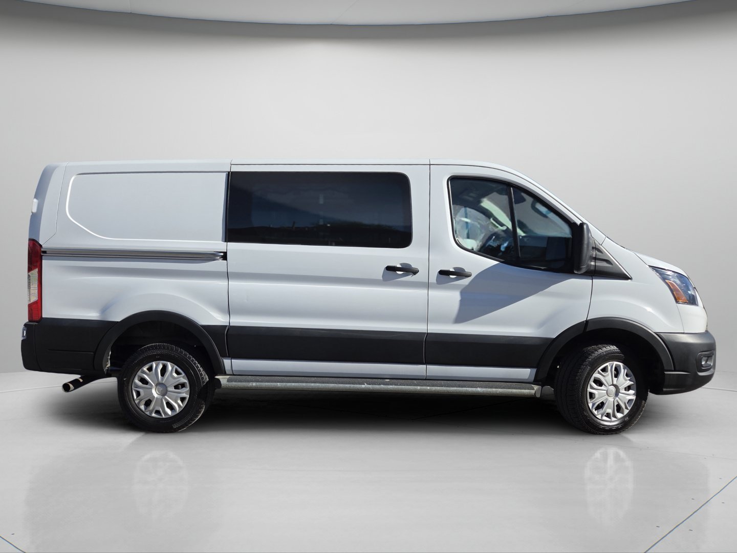 Used 2023 Oxford White Ford Base image 21