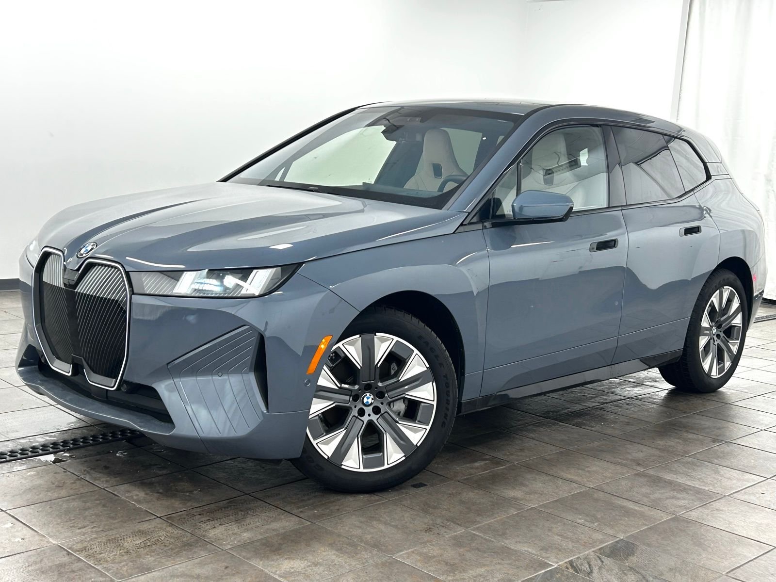 2026 BMW iX xDrive45's photo