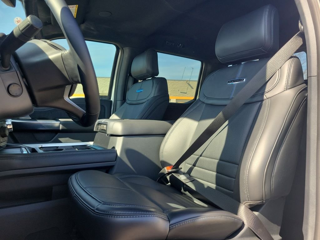 2025 Ford F-350 Super Duty Platinum - Photo 18