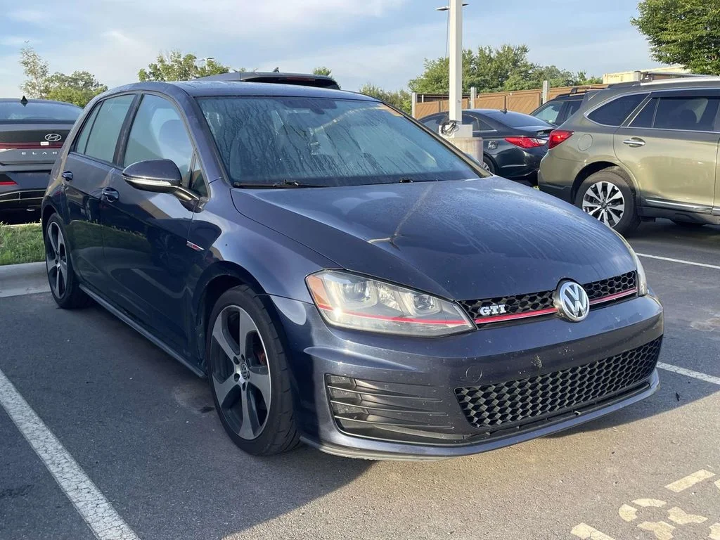 2016 Volkswagen Golf GTI 2.0T SE 4-door PZEV's photo