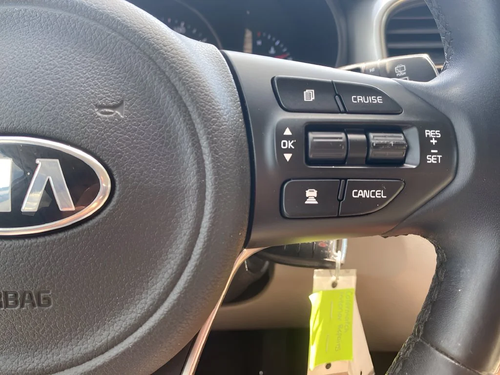 Used 2017 White Kia LX image 18