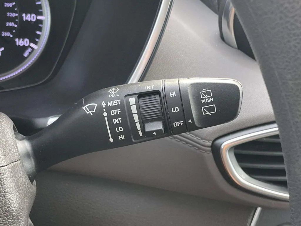 Used 2019 Machine Gray Hyundai SE image 13