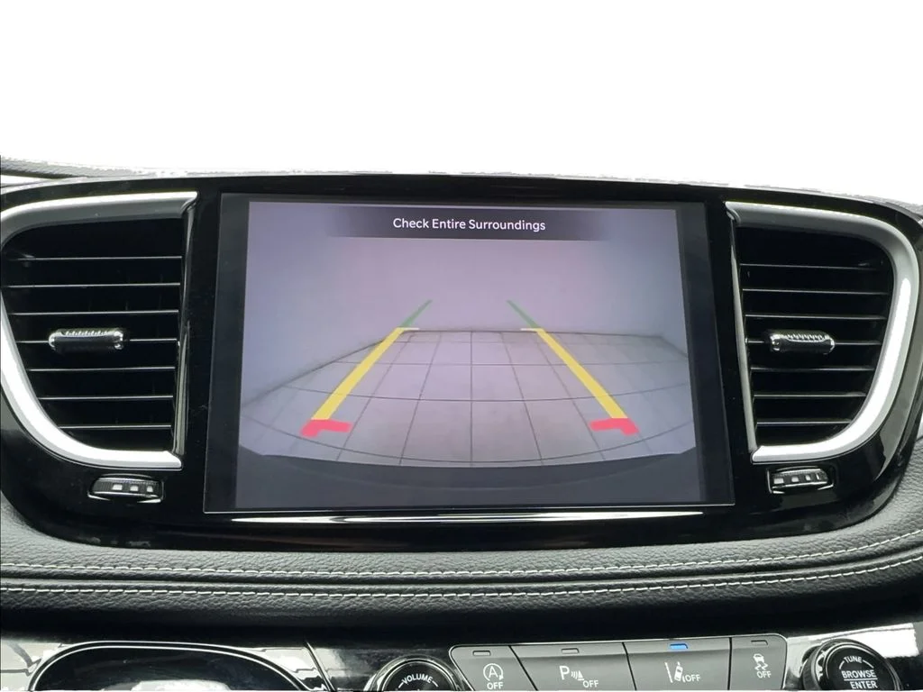 Used 2025 Black Chrysler Limited image 49