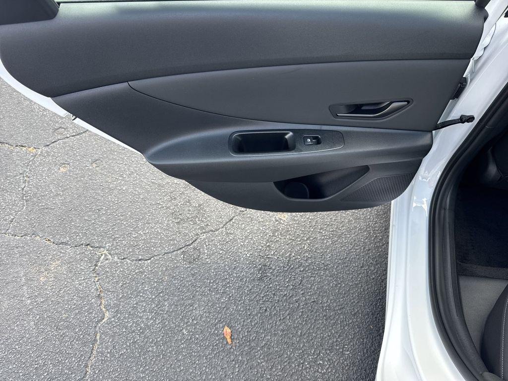 2025 Hyundai Elantra SEL - Photo 21