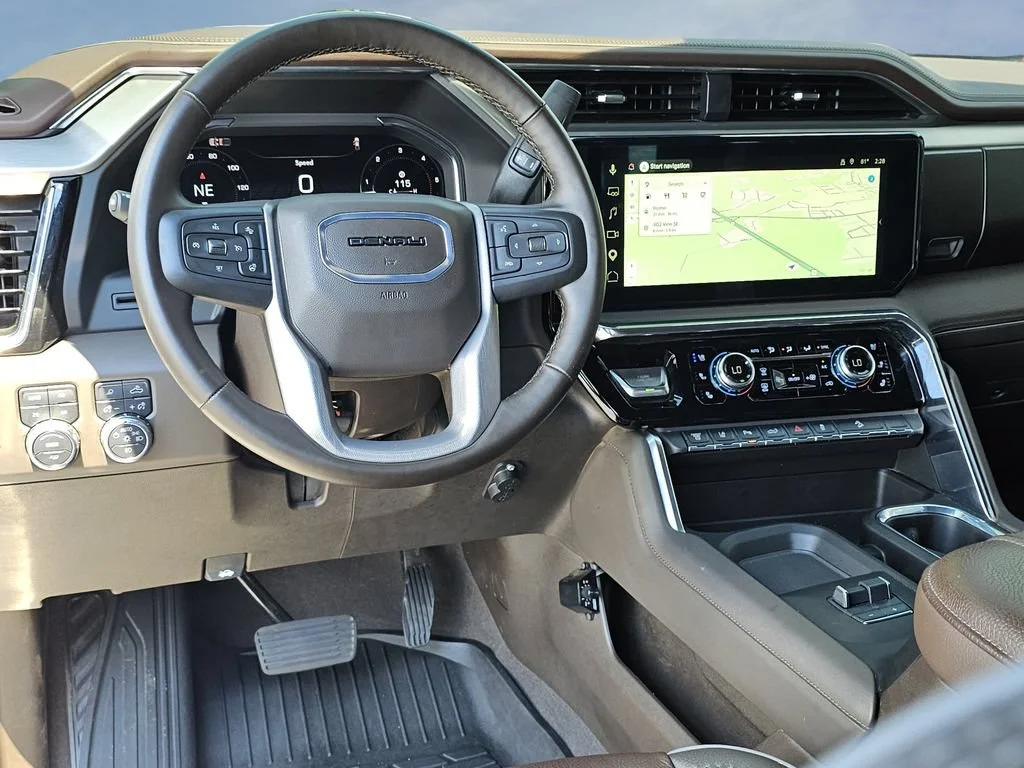 Used 2025 White Frost Tricoat GMC Denali image 35