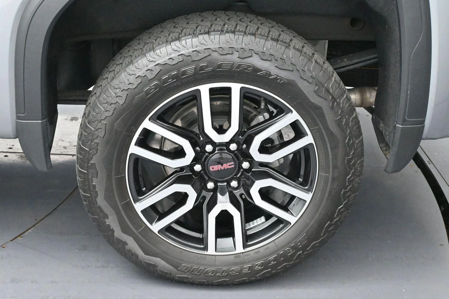 Used 2025 Sterling Metallic GMC AT4 image 36