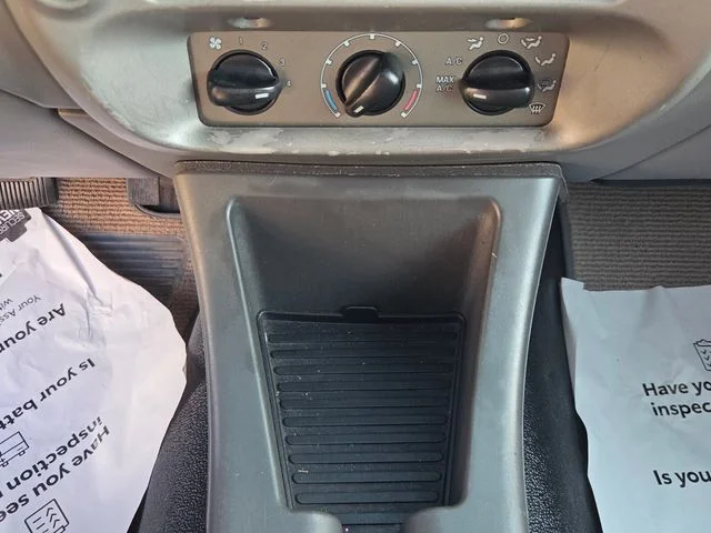 Used 2004 Silver Ford XLS image 19