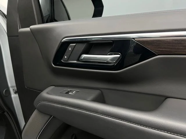 Used 2025 Sterling Gray Metallic Chevrolet Z71 image 18
