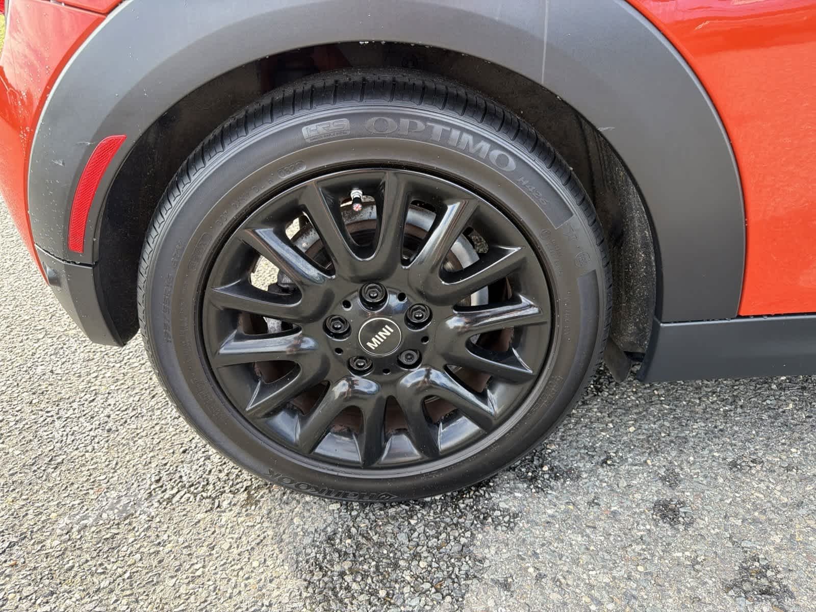 Used 2019 Solaris Orange Metallic MINI Cooper image 23