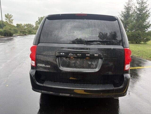 Used 2019 Black Onyx Crystal Pearlcoat Dodge SXT image 11