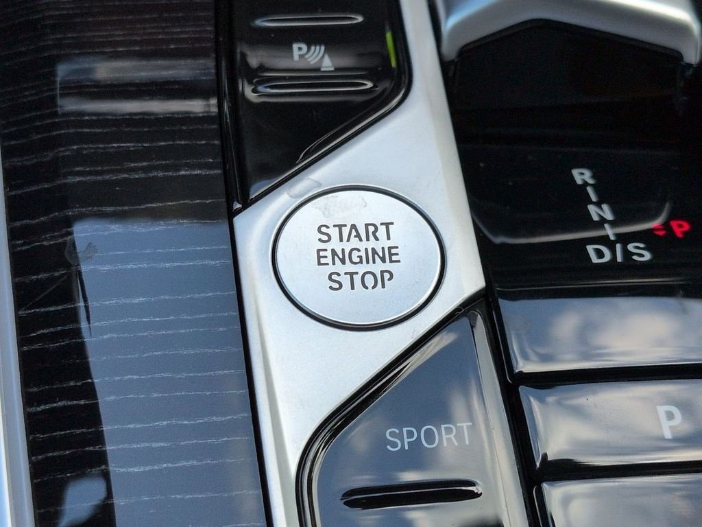 New 2026 White Metallic BMW M60i image 29