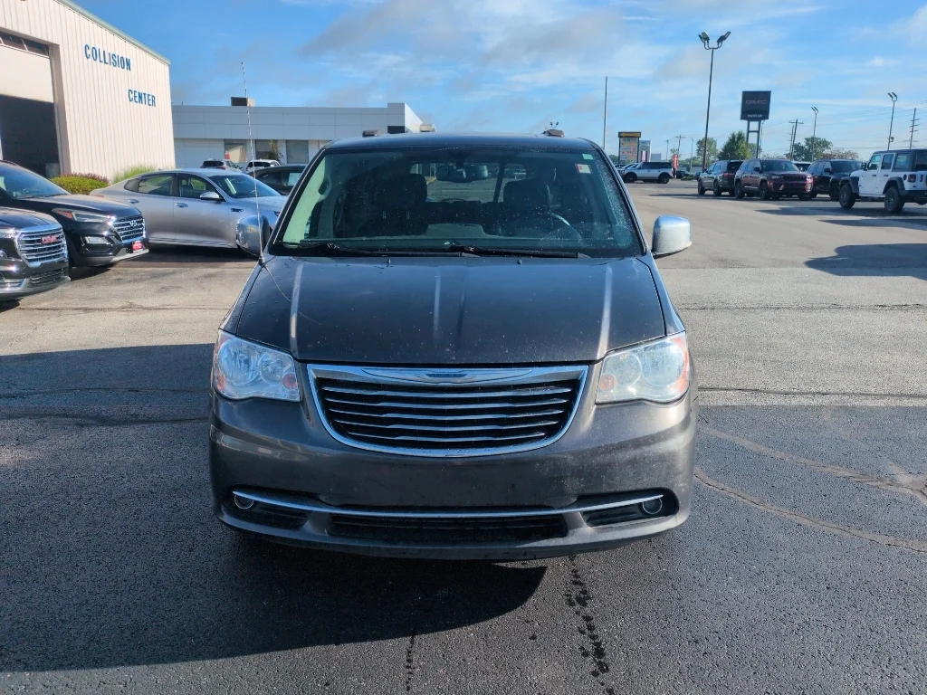 Used 2016 Granite Crystal Metallic Clearcoat Chrysler Touring-L Anniversary Edition image 3