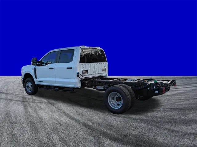 New 2027 Oxford White Ford F-350® XL image 6
