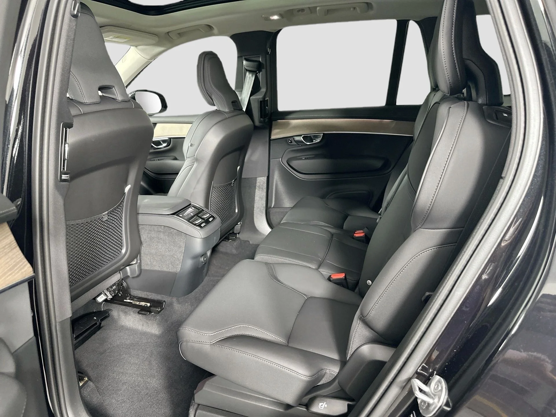 2026 Volvo XC90 Plus - Photo 24