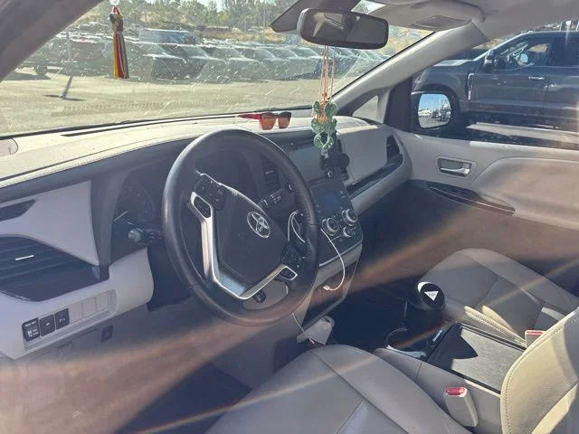 Used 2020 White Toyota XLE image 9