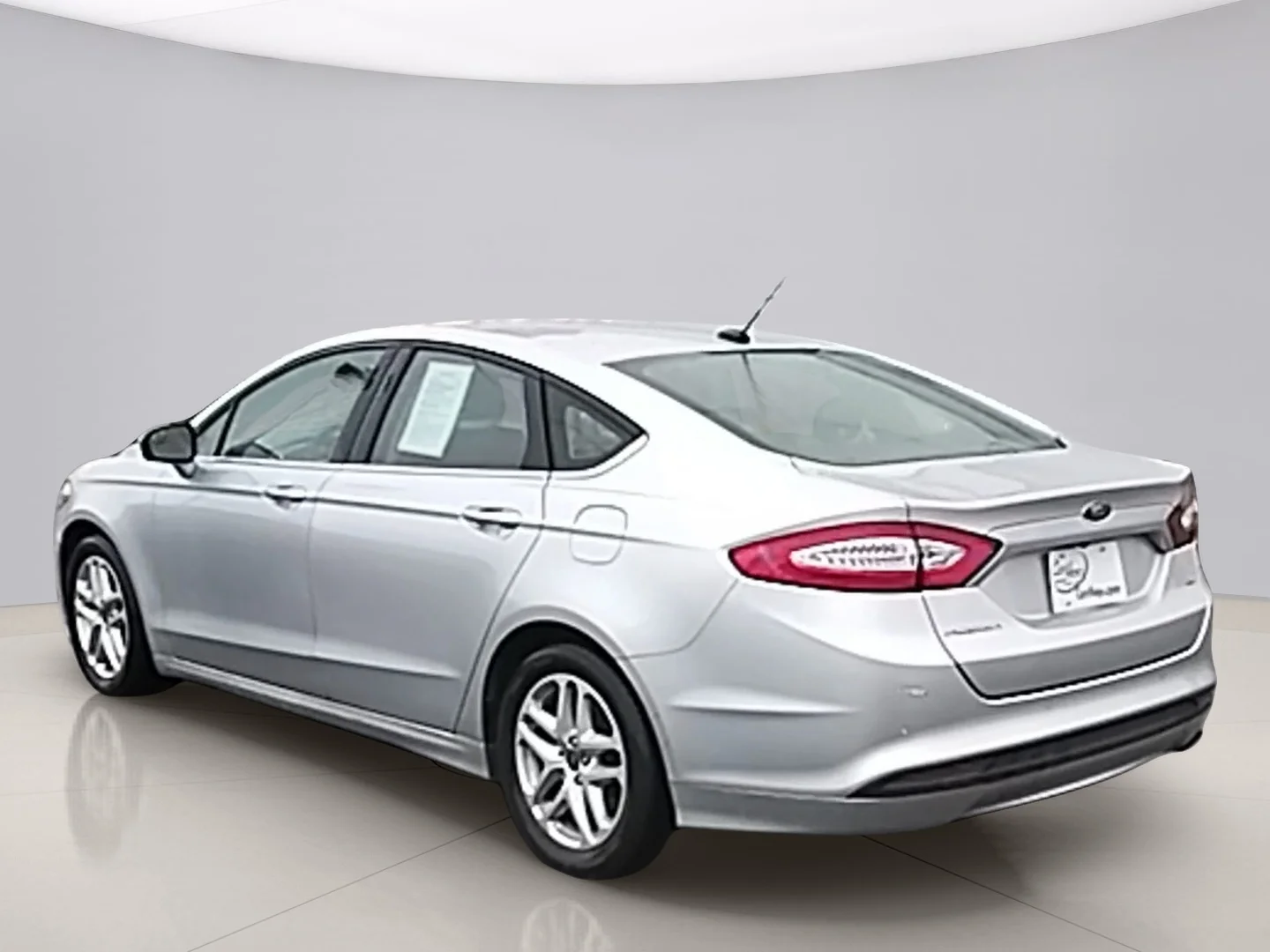 Used 2016 Silver Ford SE image 3