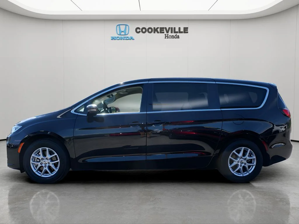 Used 2024 Diamond Black Chrysler Touring L image 8