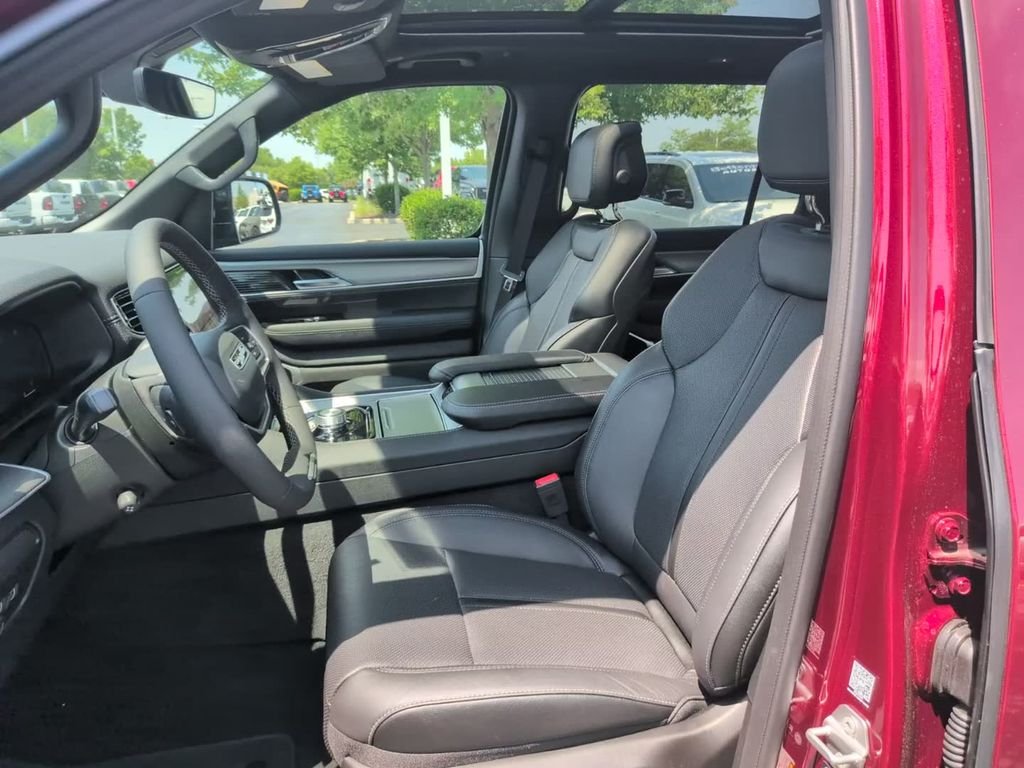New 2026 Velvet Red Pearl-Coat Exterior Paint Jeep Limited Altitude image 17