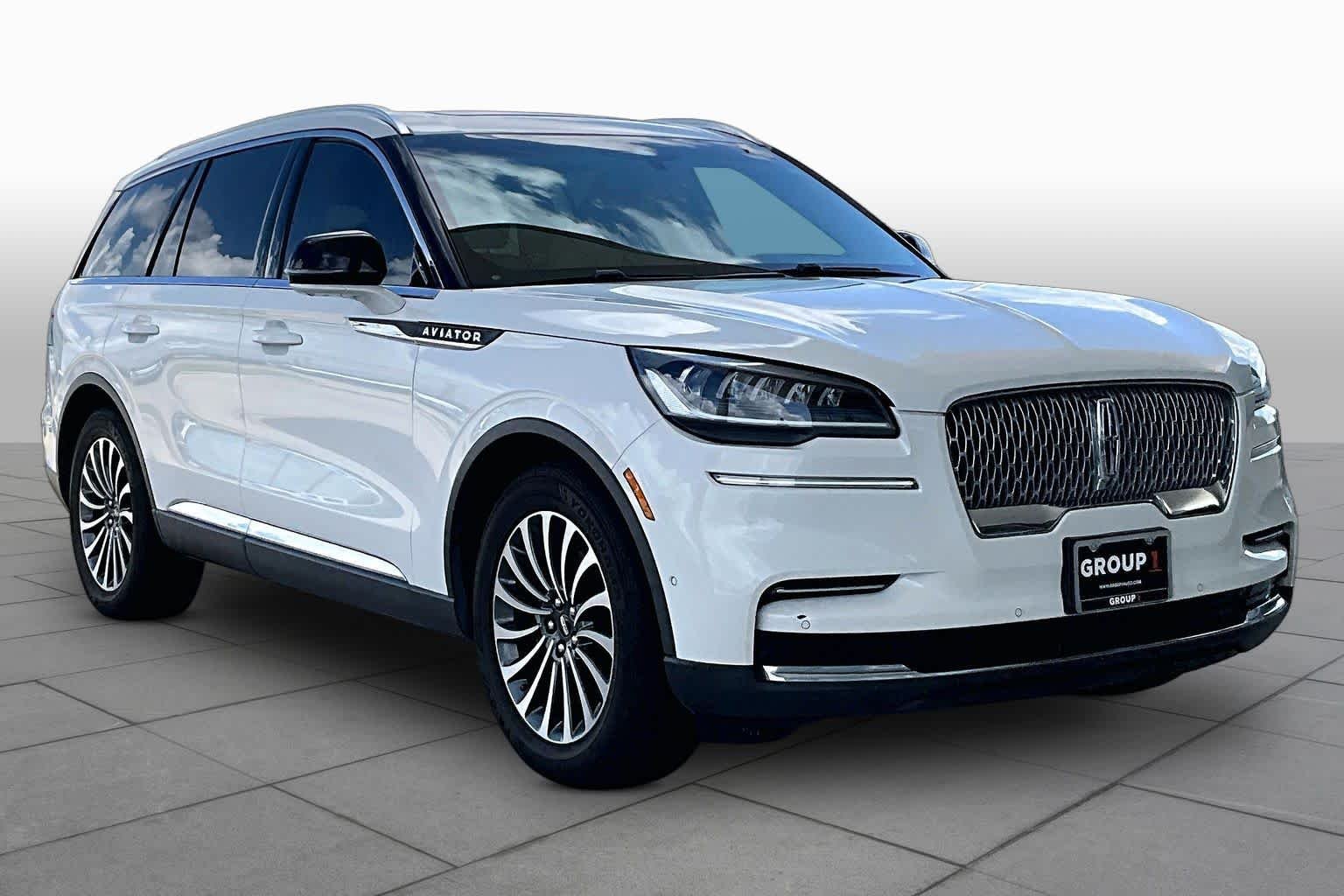 Used 2023 Pristine White Metallic Tri-Coat Lincoln Reserve image 3