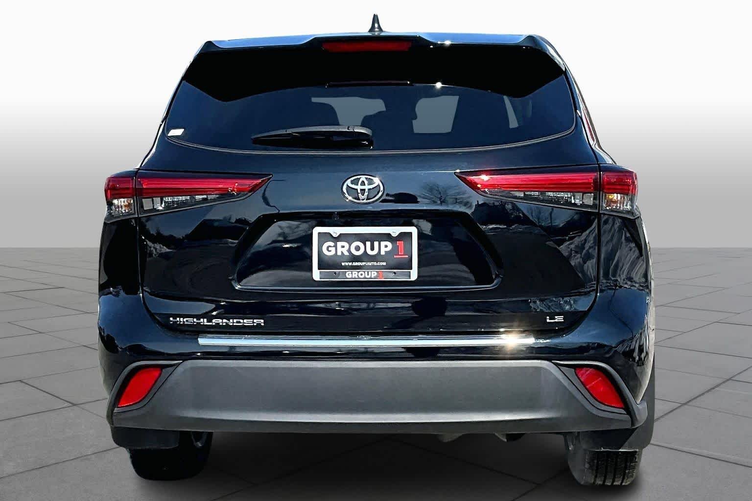 Used 2022 Midnight Black Metallic Toyota LE image 4