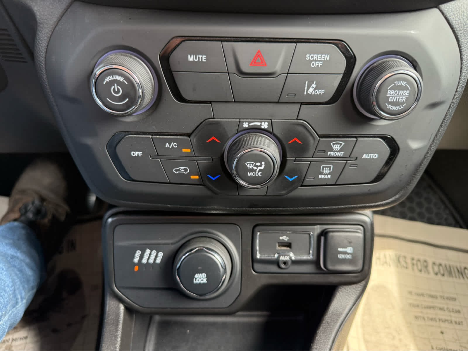 Certified Used 2023 Alpine White Clearcoat Jeep Latitude image 17